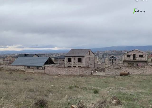 Հողատարածք բնակելի շինությունների համար Ավանում, 800 քմ