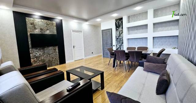 Երեք հարկանի քարե տուն Զաքարիա Քանաքեռցու փողոցում Քանաքեռ Զեյթունում, 250 քմ, 3+ սանհանգույց