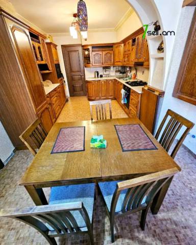 4 սենյականոց բնակարան Ամիրյան փողոցում, 98 քմ, 4/9 հարկ, 2 սանհանգույց, եվրովերանորոգված