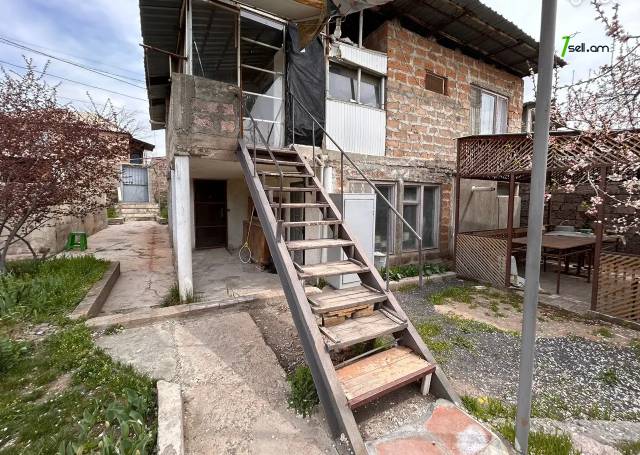 Երկու հարկանի քարե տուն Ներքին Շենգավիթ 9-րդ փողոցում Շենգավիթում, 185 ք.մ., 2 սանհանգույց