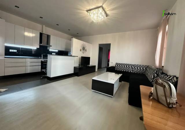 3 սենյականոց բնակարան Բրյուսովի փողոցում, 78 ք.մ., 2 սանհանգույց, կապիտալ վերանորոգված, քարե շենք