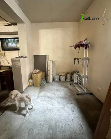 2 սենյականոց բնակարան Աթոյան փողոցում, 51 ք.մ., 1/4 հարկ, մասնակի վերանորոգում, քարե շենք