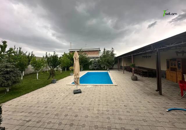 Մեկ հարկանի քարե տուն Բագրևանդի 42-րդ փողոցում Նոր Նորքում, 1100 քմ, 3+ սանհանգույց