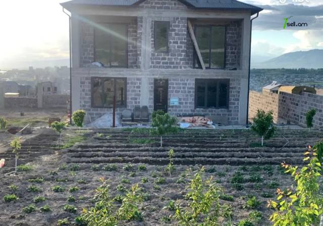 Երկու հարկանի տուն, Պետրոս Դուրյան Թաղ. 12-րդ Փող. Ավանում, 230 ք.մ., 3+ սանհանգույց