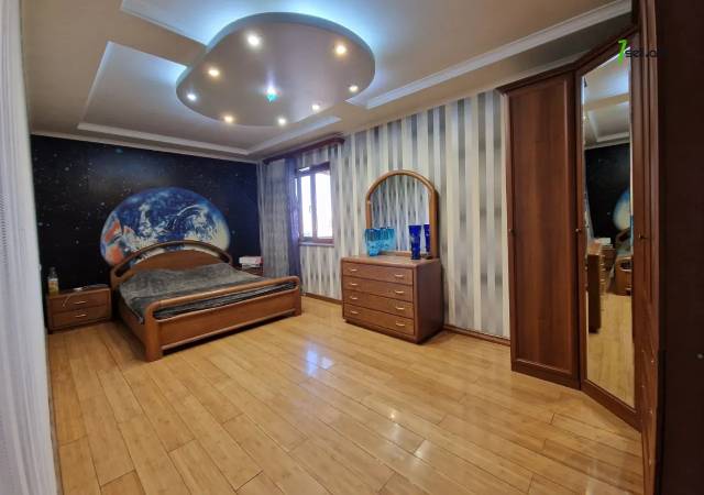 Երկու հարկանի քարե տուն Աշոտ Հովհաննիսյանի փողոցում Նոր Նորքում, 700 ք.մ., 3+ սանհանգույց