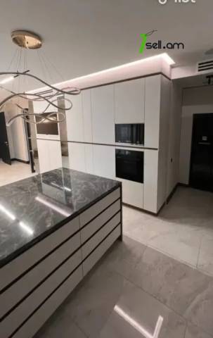 Երկու հարկանի թաունհաուզ Վերին Անտառային փողոցում կենտրոնում, 250 ք.մ., 3+ սանհանգույց