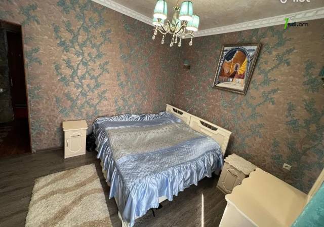 Երկու հարկանի քարե տուն Առափնյա փողոցում Եղվարդում, 207 ք.մ., 2 սանհանգույց