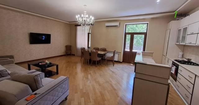 3 սենյականոց բնակարան Սայաթ-Նովայի պողոտայում, 105 քմ, 2/5 հարկ, 2 սանհանգույց, մի քանի պատշգամբ