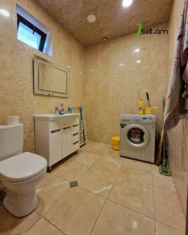 Երկու հարկանի քարե տուն, Դուրյան թաղամաս Ավանում, 500 ք.մ., 2 սանհանգույց, կապիտալ վերանորոգված