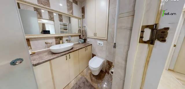 3 սենյականոց բնակարան նորակառույց շենքում Շինարարների փողոցում, 65 ք.մ., 1/9 հարկ, բարձր առաստաղներ