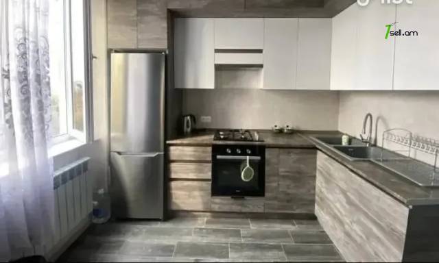 2 սենյականոց բնակարան Նիկողայոս Ադոնցի փողոցում, 42 ք.մ., նախավերջին հարկ, բարձր առաստաղներ