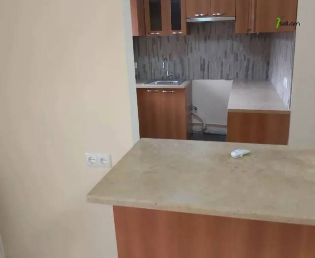 3 սենյականոց բնակարան Կոմիտասի պողոտայում, 78 ք.մ., 2/5 հարկ, կապիտալ վերանորոգված, քարե շենք
