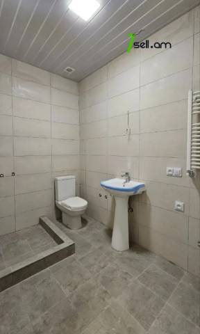 Երկու հարկանի քարե տուն Վահրամ Փափազյան փողոցում Արաբկիրում, 320 ք.մ., 2 սանհանգույց