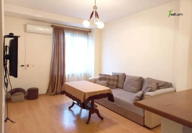 2 սենյականոց բնակարան Հանրապետության փողոցում, 42 ք.մ., կապիտալ վերանորոգված