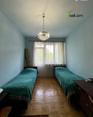 3 սենյականոց բնակարան Մամիկոնյանց փողոցում, 77 քմ, նախավերջին հարկ, կապիտալ վերանորոգված, քարե շենք