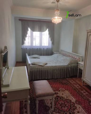 3 սենյականոց բնակարան Բաղրամյան պողոտայում, 100 քմ, նախավերջին հարկ, կապիտալ վերանորոգված, քարե շենք