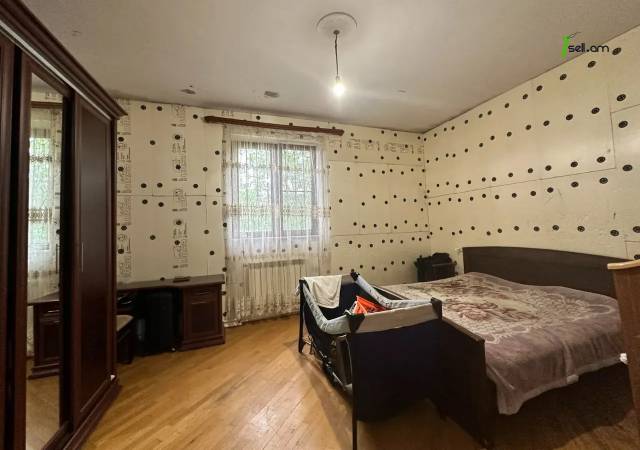 Երկու հարկանի քարե տուն Զովունի 6 փողոցում Զովունիում, 307 քմ, կոսմետիկ վերանորոգում