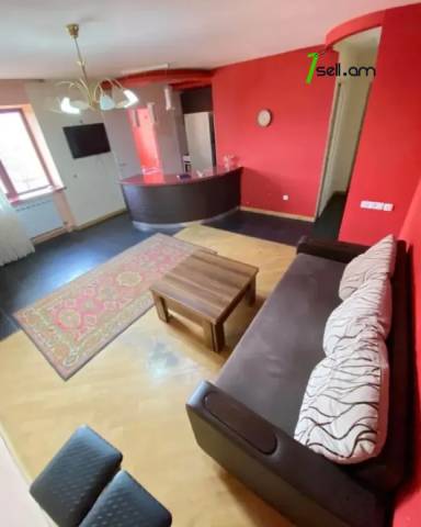 1 սենյականոց բնակարան Հալաբյան փողոցում, 40 քմ, 2/5 հարկ, կապիտալ վերանորոգված, քարե շենք