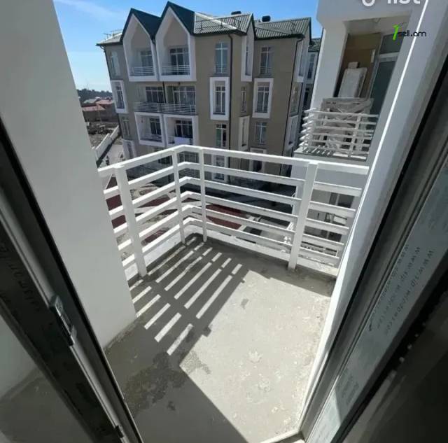 3 սենյականոց բնակարան նորակառույց շենքում Բագրևանդի փողոցում, 93 ք.մ., 2 սանհանգույց