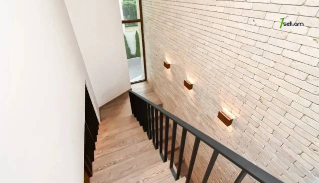 Երկու հարկանի թաունհաուզ Ծարավ Աղբյուր փողոցում Ավանում, 270 քմ, 3+ սանհանգույց