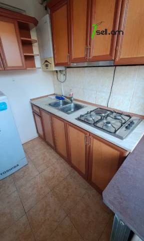 1 սենյականոց բնակարան Արշակունյաց պողոտայում, 40 քմ, 3/5 հարկ, կոսմետիկ վերանորոգում, քարե շենք