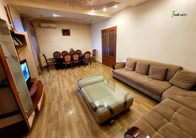 5 սենյականոց բնակարան Նալբանդյան փողոցում, 140 ք.մ., 2 սանհանգույց, բարձր առաստաղներ