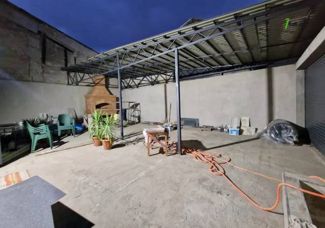 Երկու հարկանի քարե տուն Մուրացանի փողոցում Էրեբունիում, 220 ք.մ., 3+ սանհանգույց