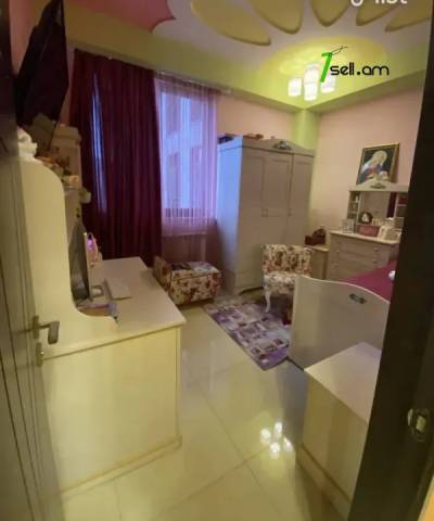 4 սենյականոց բնակարան նորակառույց շենքում Սասնա Ծռերի փողոցում, 111 ք.մ., 2 սանհանգույց