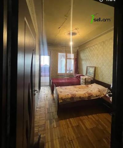 4 սենյականոց բնակարան Գուսան Շերամի փողոցում, 83 ք.մ., մասնակի վերանորոգում, քարե շենք