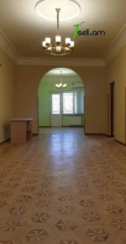 Երկու հարկանի քարե տուն 9-րդ փողոցում Նորք Մարաշում, 600 ք.մ., 2 սանհանգույց, կապիտալ վերանորոգված