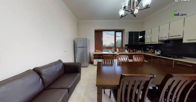 Երեք հարկանի քարե տուն Ջրվեժում, 570 քմ, 2 սանհանգույց, եվրովերանորոգված