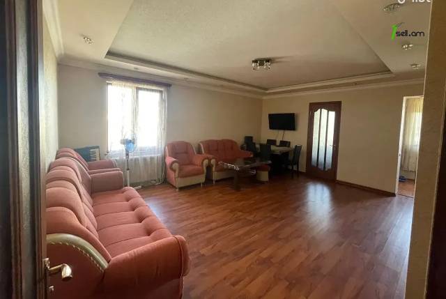 2 սենյականոց բնակարան Ռայնիսի փողոցում, 52 քմ, 5/9 հարկ, կապիտալ վերանորոգված