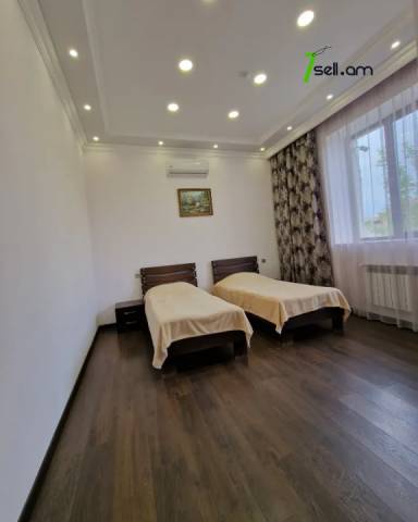 Երեք հարկանի տուն Պարույր Սևակի փողոցում Ավանում, 800 ք.մ., 3+ սանհանգույց, կապիտալ վերանորոգված