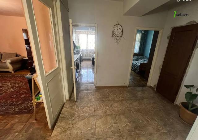 3 սենյականոց բնակարան Խաղաղ Դոնի փողոցում, 64 քմ, նախավերջին հարկ, կոսմետիկ վերանորոգում