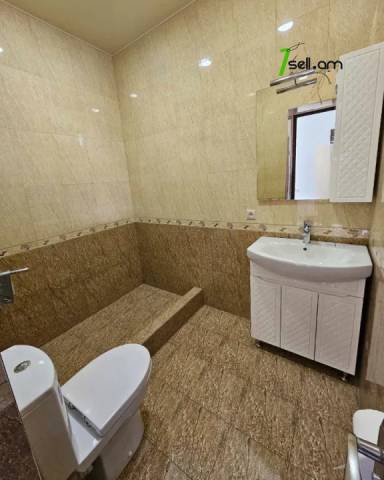 Երեք հարկանի տուն Պրահայի փողոցում կենտրոնում, 920 ք.մ., 3+ սանհանգույց, մասնակի վերանորոգում