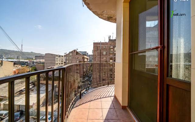 4 սենյականոց բնակարան նորակառույց շենքում Դեղատան փողոցում, 145 ք.մ., 2 սանհանգույց