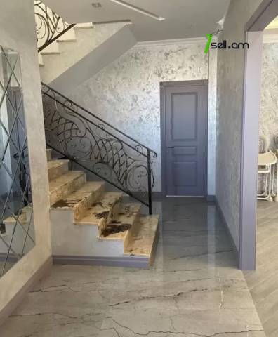 Երկու հարկանի տուն Ղափանցյան փողոցում Արաբկիրում, 500 ք.մ., 2 սանհանգույց