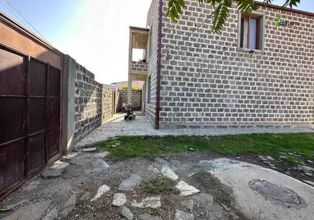 Երկու հարկանի տուն Տիչինայի փողոցում Մալաթիա Սեբաստիայում, 190 ք.մ., 2 սանհանգույց