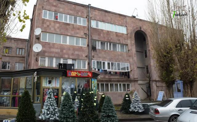 3 սենյականոց բնակարան Արագած փողոցում, 66 քմ, նախավերջին հարկ, 2 սանհանգույց, կապիտալ վերանորոգված