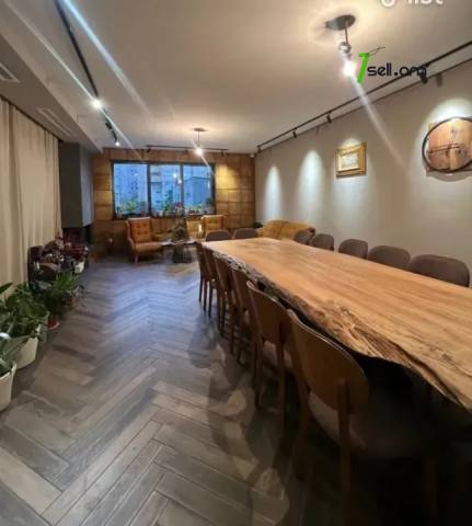 Ընդարձակ 3 սենյականոց բնակարան նորակառույց շենքում Վիկտոր Համբարձումյան փողոցում, 267 ք.մ.