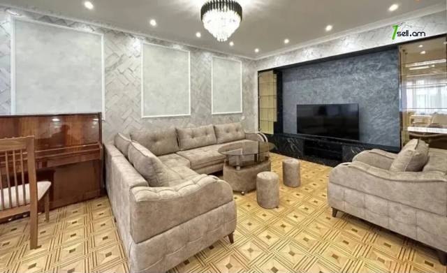 3 սենյականոց բնակարան Նալբանդյան փողոցում, 94 քմ, 2 սանհանգույց, մի քանի պատշգամբ