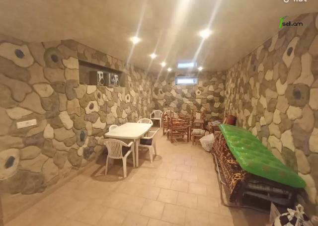 Երեք հարկանի տուն Բագրևանդի փողոցում Նոր Նորքում, 320 քմ, 2 սանհանգույց, կապիտալ վերանորոգված