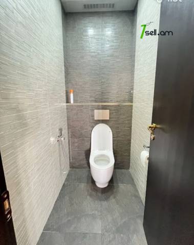 3 սենյականոց բնակարան նորակառույց շենքում Հրաչյա Ներսիսյան փողոցում, 115 քմ, 2 սանհանգույց