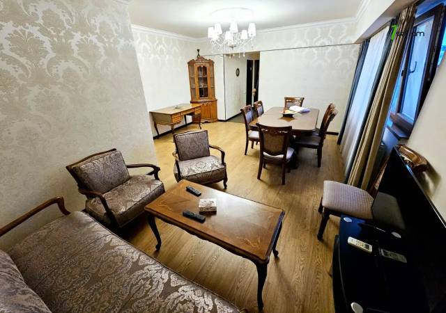 3 սենյականոց բնակարան Սայաթ-Նովայի պողոտայում, 75 ք.մ., 4/10 հարկ, կապիտալ վերանորոգված