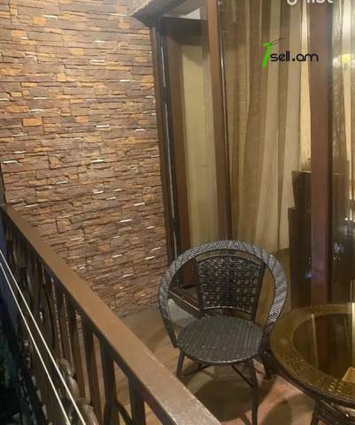 3 սենյականոց բնակարան Գրիբոյեդովի փողոցում, 76 ք.մ., նախավերջին հարկ, կապիտալ վերանորոգված