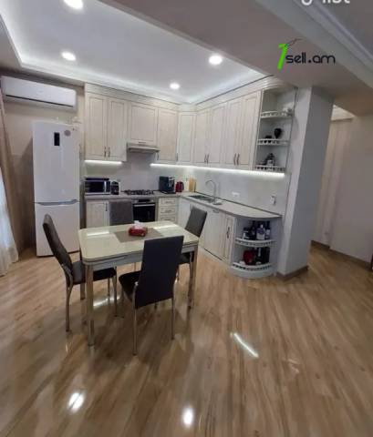 3 սենյականոց բնակարան նորակառույց շենքում Կոմիտասի պողոտայում, 70 ք.մ., 11/18 հարկ, բարձր առաստաղներ