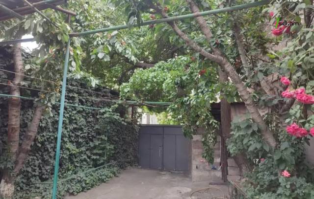 Մեկ հարկանի քարե տուն Խորենացու փողոցում Էրեբունիում, 90 քմ, կոսմետիկ վերանորոգում