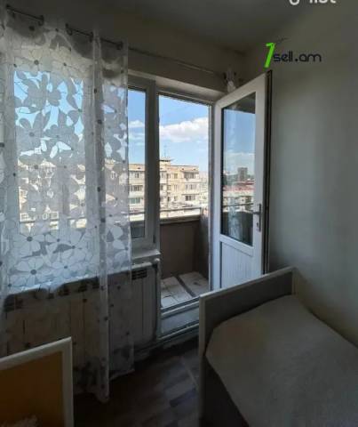 3 սենյականոց բնակարան Ռայնիսի փողոցում, 78 ք.մ., կապիտալ վերանորոգված