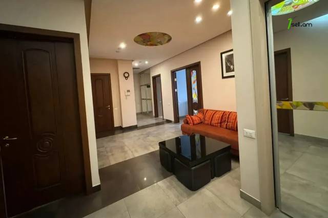 4 սենյականոց բնակարան նորակառույց շենքում Դերենիկ Դեմիրճյան փողոցում, 181 ք.մ., 4/11 հարկ