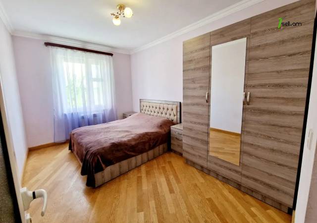 Երկու հարկանի քարե տուն Միչուրինի փողոցում Էրեբունիում, 380 ք.մ., 3+ սանհանգույց, եվրովերանորոգված